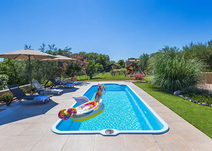 Frana Villa *