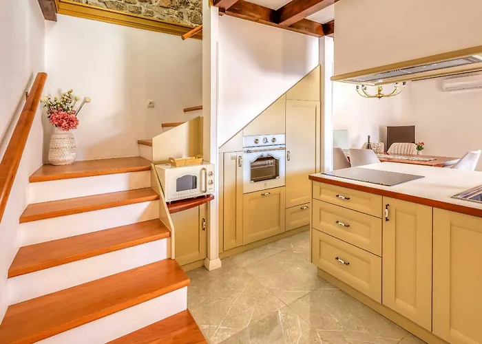 Frana Villa *