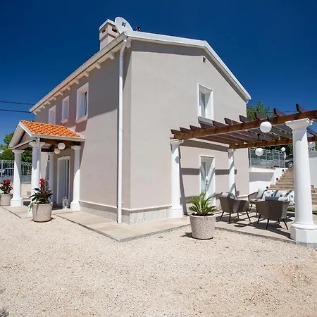 Frana Villa