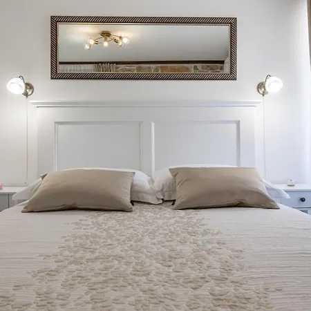 Frana Villa *