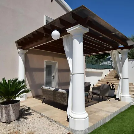 Frana Villa