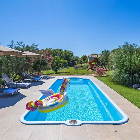 Frana Villa *